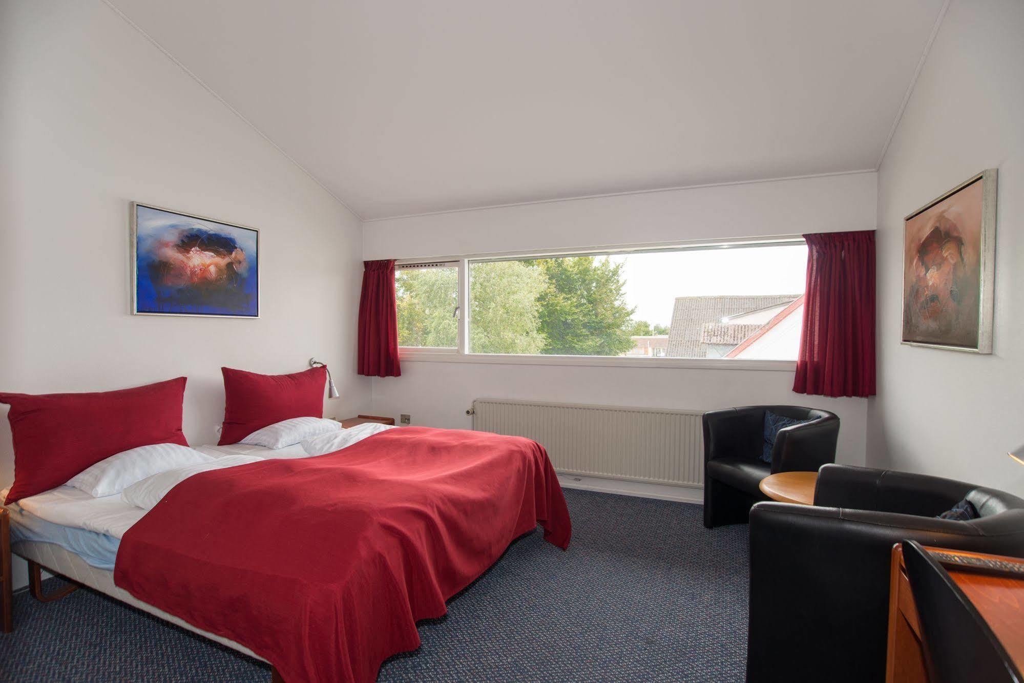 Hotel Hjallerup Kro Buitenkant foto