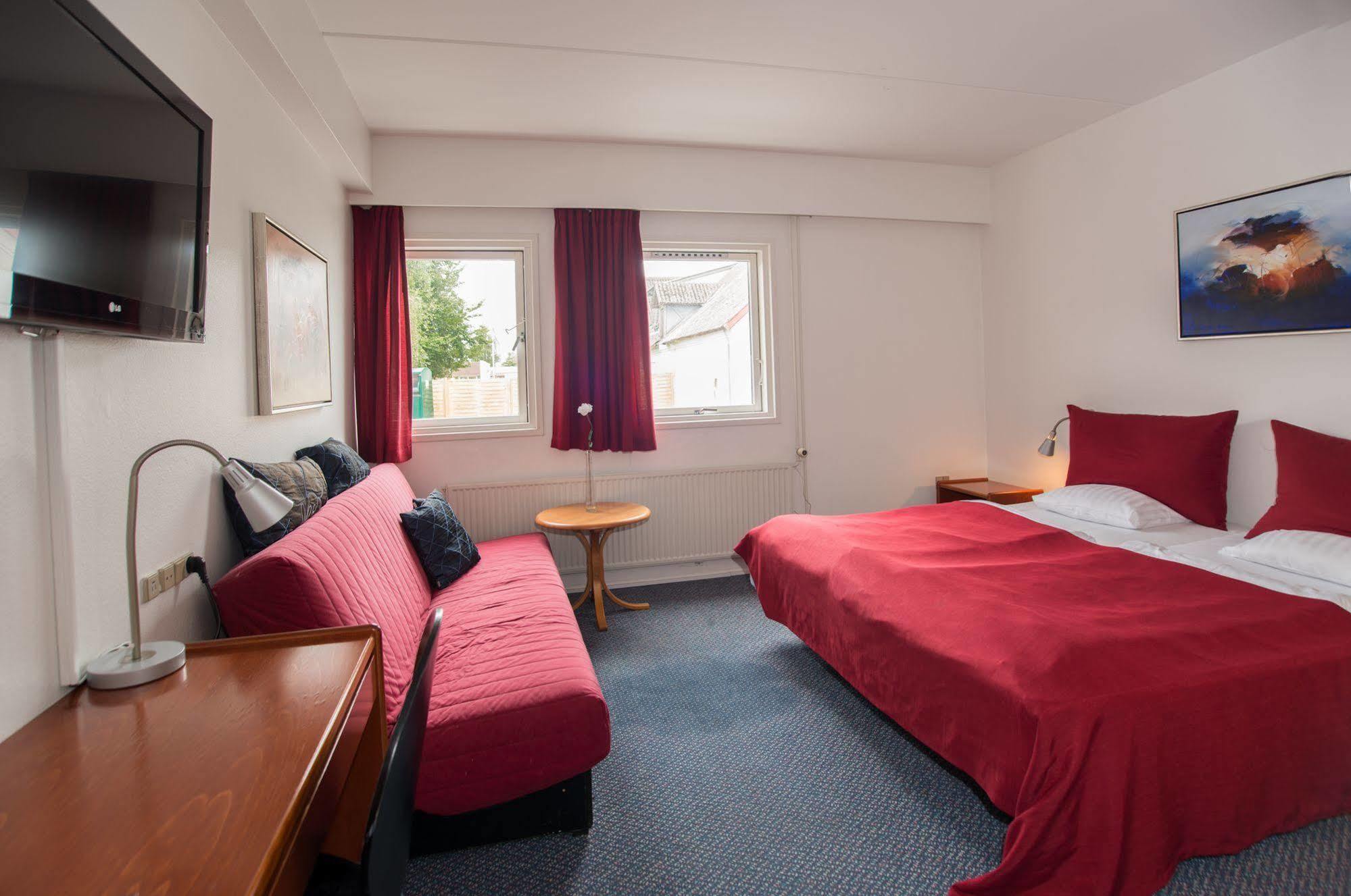 Hotel Hjallerup Kro Buitenkant foto
