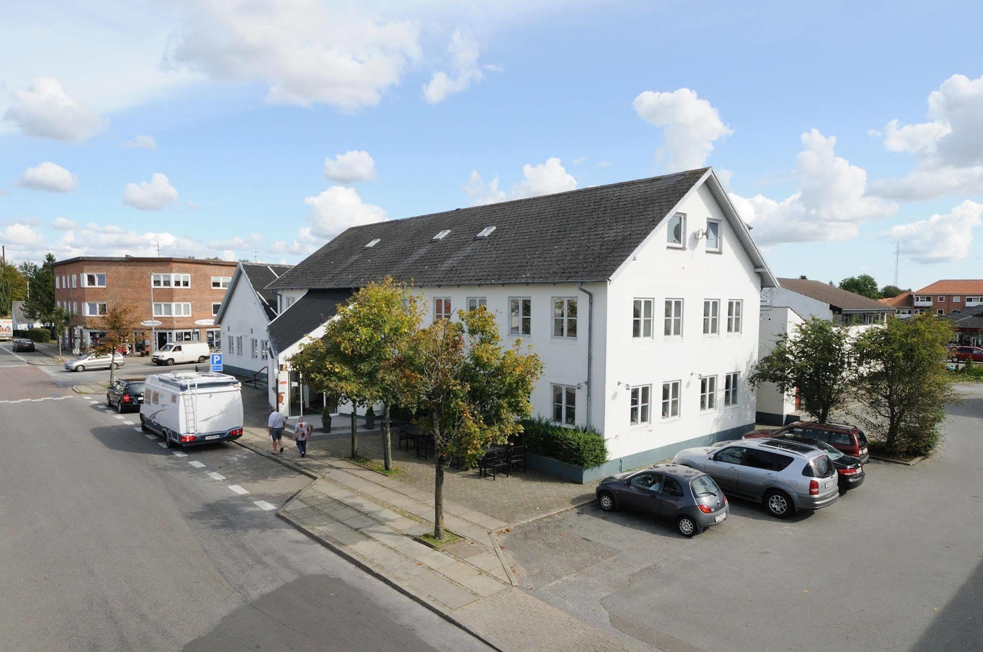 Hotel Hjallerup Kro Buitenkant foto
